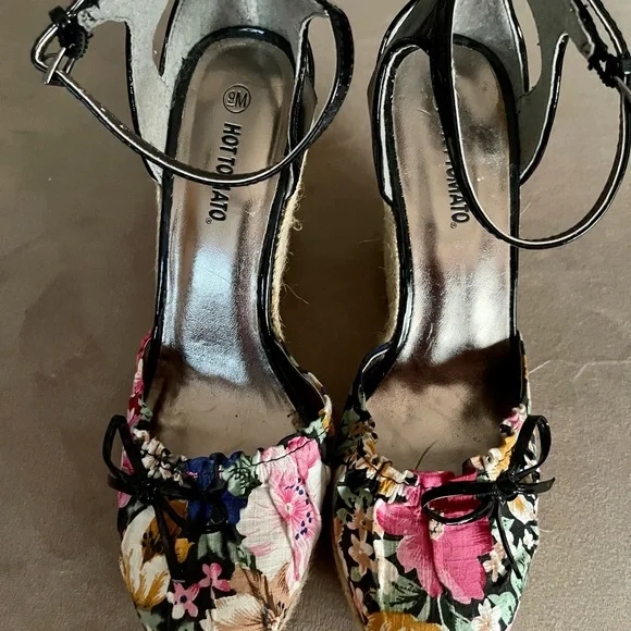 Women’s black floral espadrilles size 9M - Picture 9 of 9
